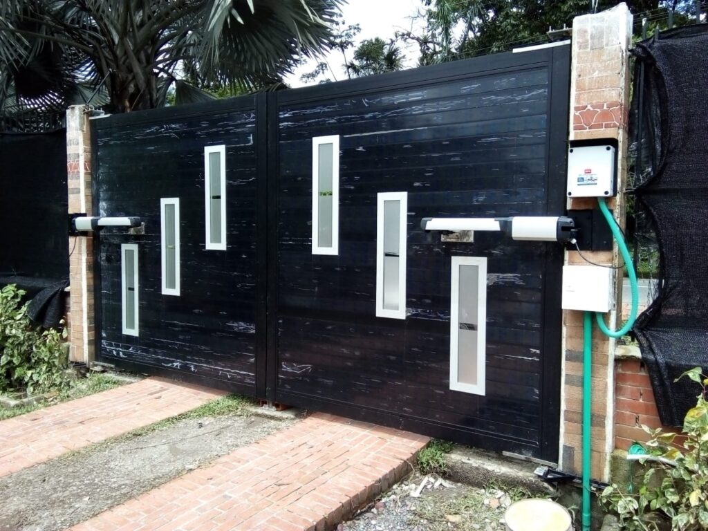 Instalación puerta automática Vanguardia Meta